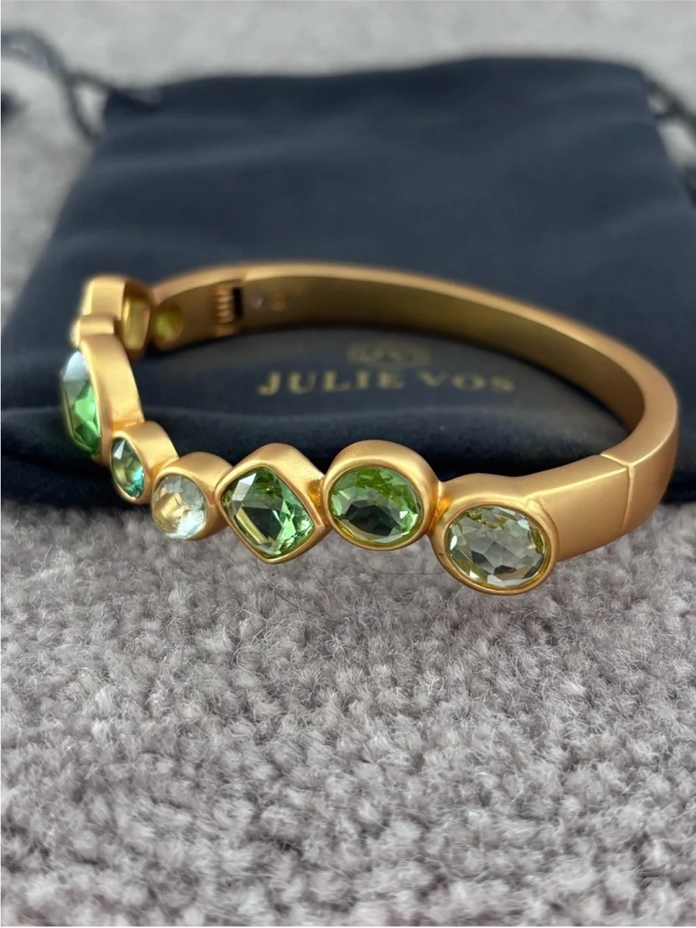 NWOT Julie Vos Kaleidoscope Hinge Baglngle